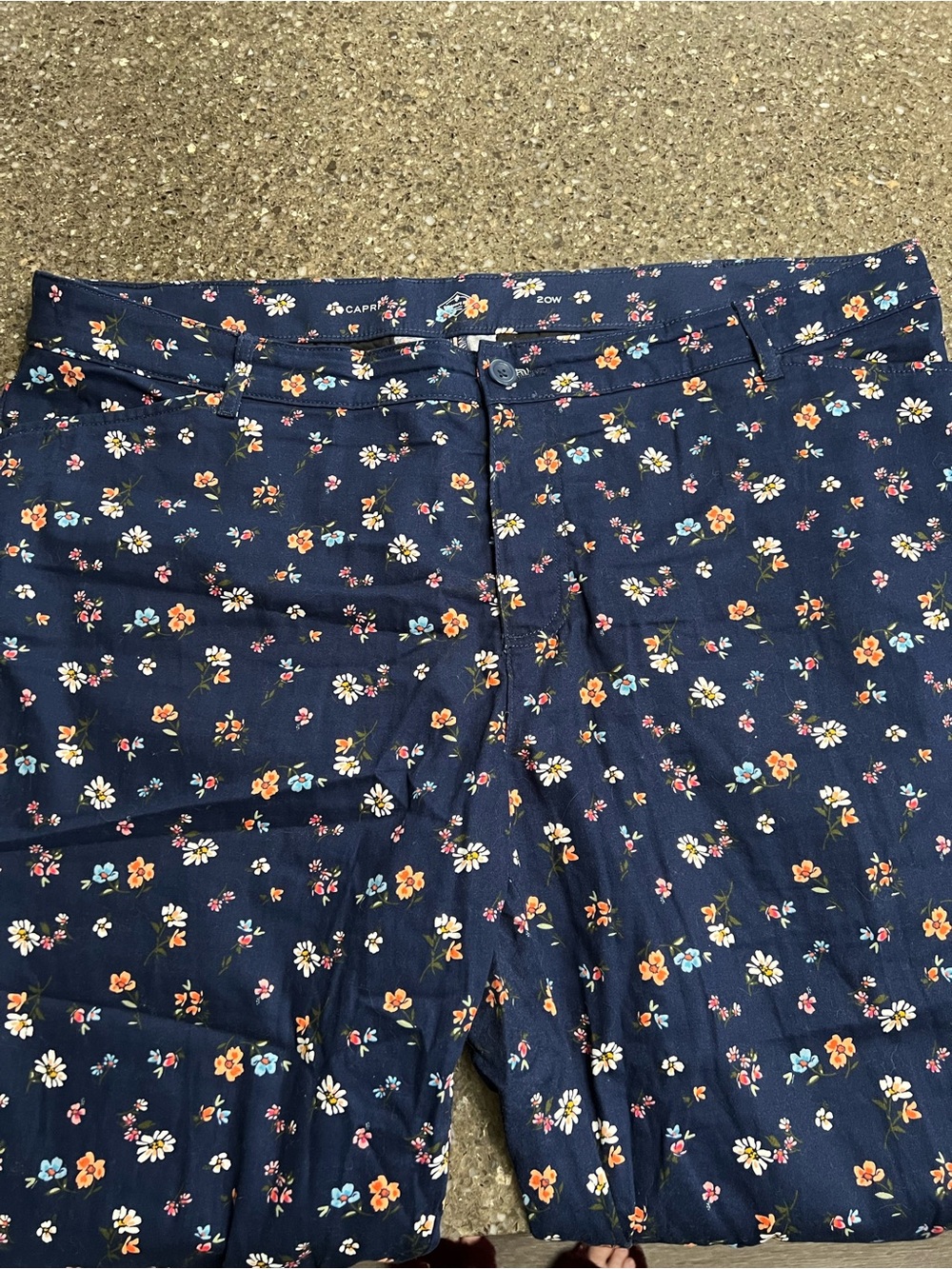 St. John's Bay Navy Floral Plus Size Capri Size 20W Summer Spring Beach Coastal - Picture 3 of 11